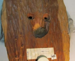 Zdjęcie – Maskenmuseum. Diedorf 22. Loetschental druga strona maski.JPG